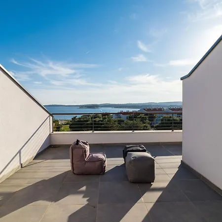 Penthouse By The Sea 18 * Medolino