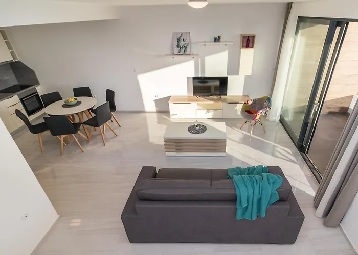 Penthouse By The Sea 18 아파트