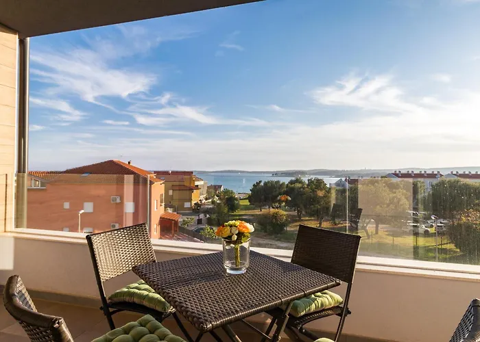 Penthouse By The Sea 18 아파트