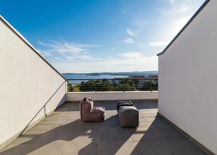 Penthouse By The Sea 18 * 메덜린