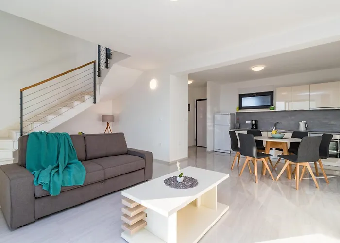 Penthouse By The Sea 18 아파트 *